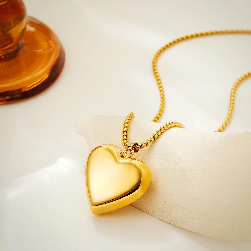 Stainless Steel Gold Plated Minimalist Peach Heart Pendant Necklace fashion Clavicle Chain for Women Girl Jewelry